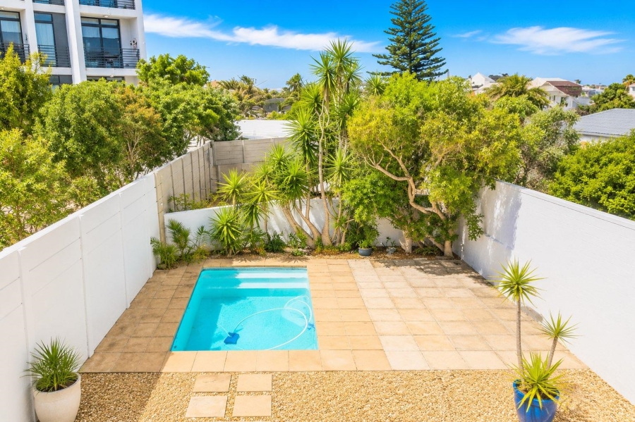 To Let 4 Bedroom Property for Rent in Table View Western Cape